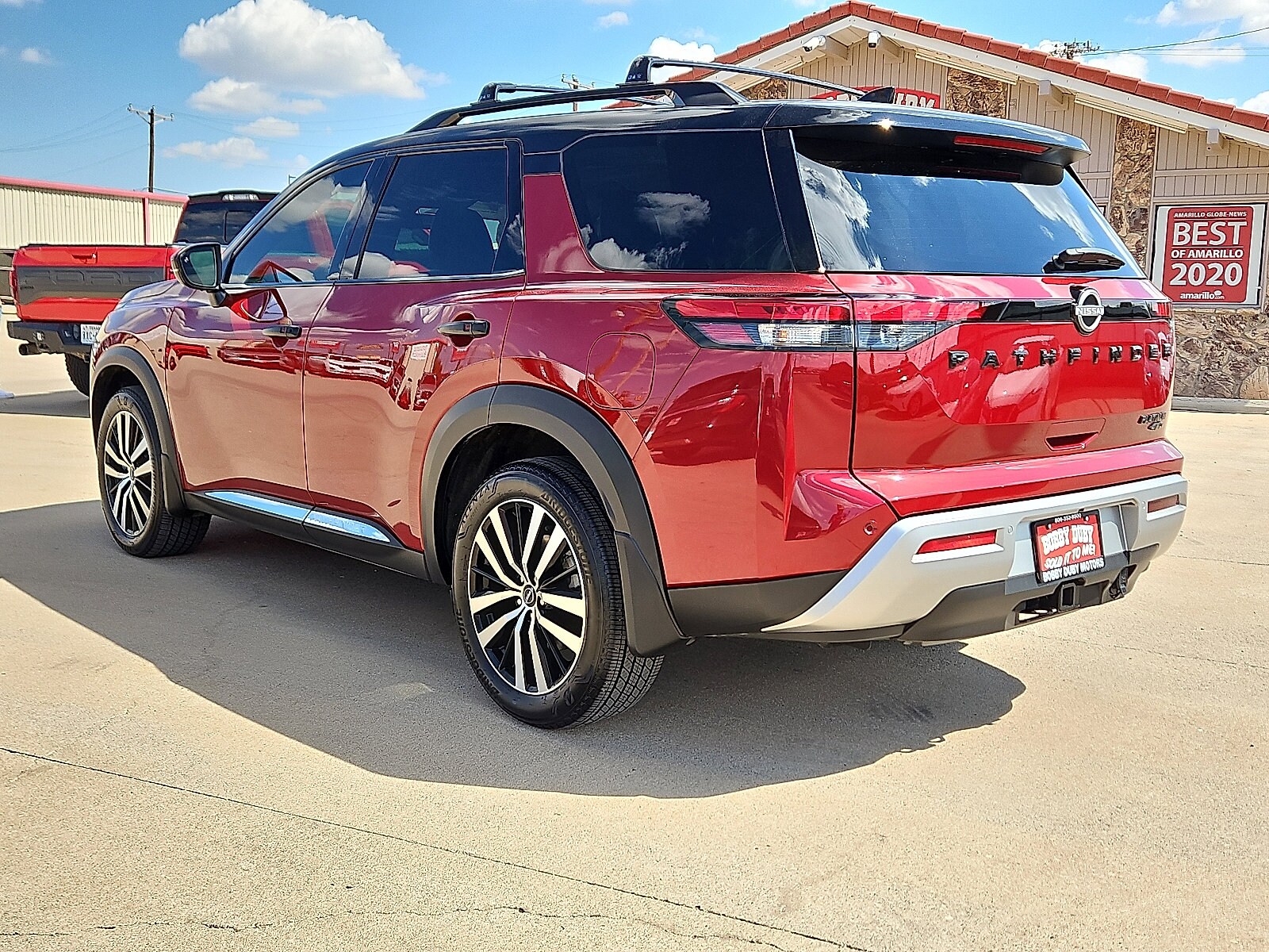 2025 Nissan Pathfinder Platinum 4x4 photo 2