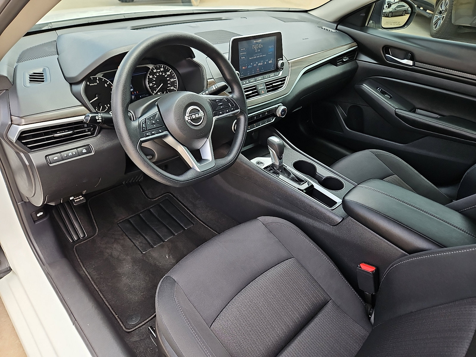 2025 Nissan Altima SV - Photo 10