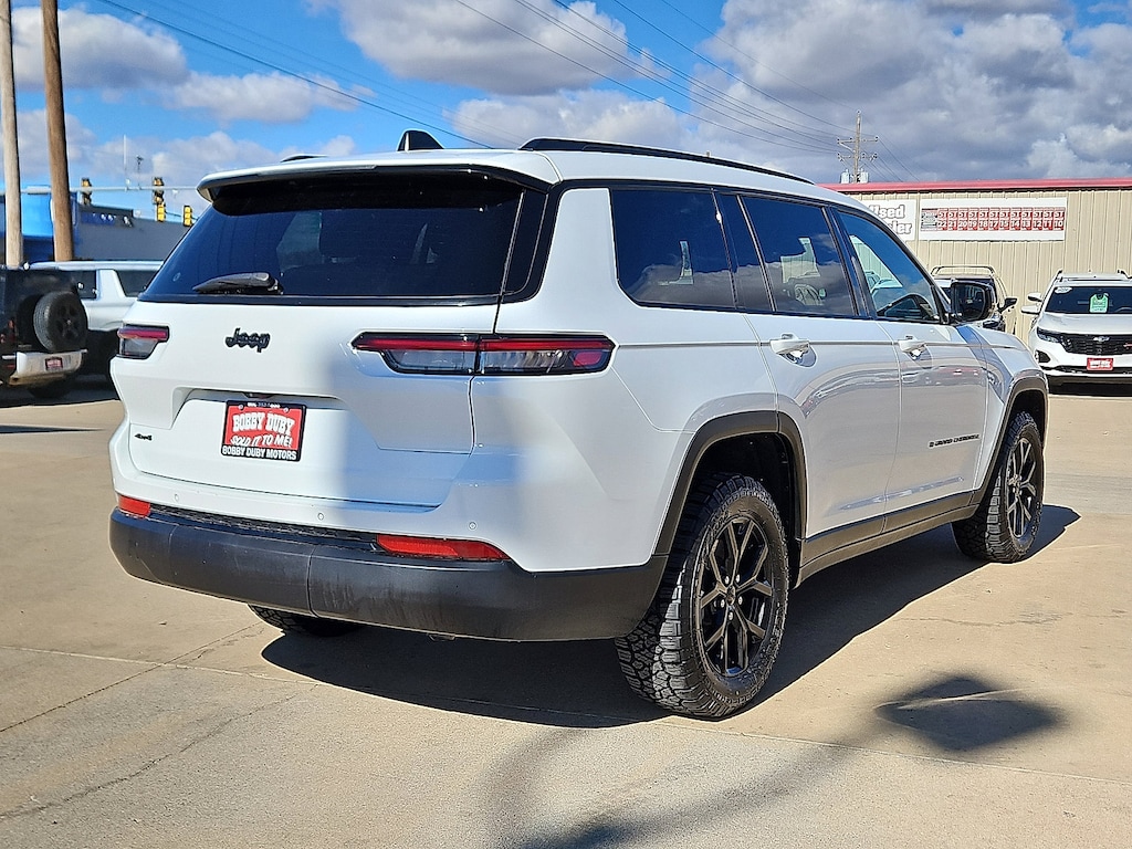 2024 Jeep Grand Cherokee Laredo Altitude photo 3