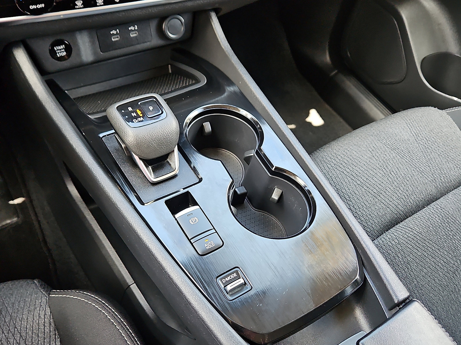 2025 Nissan Rogue SV - Photo 14