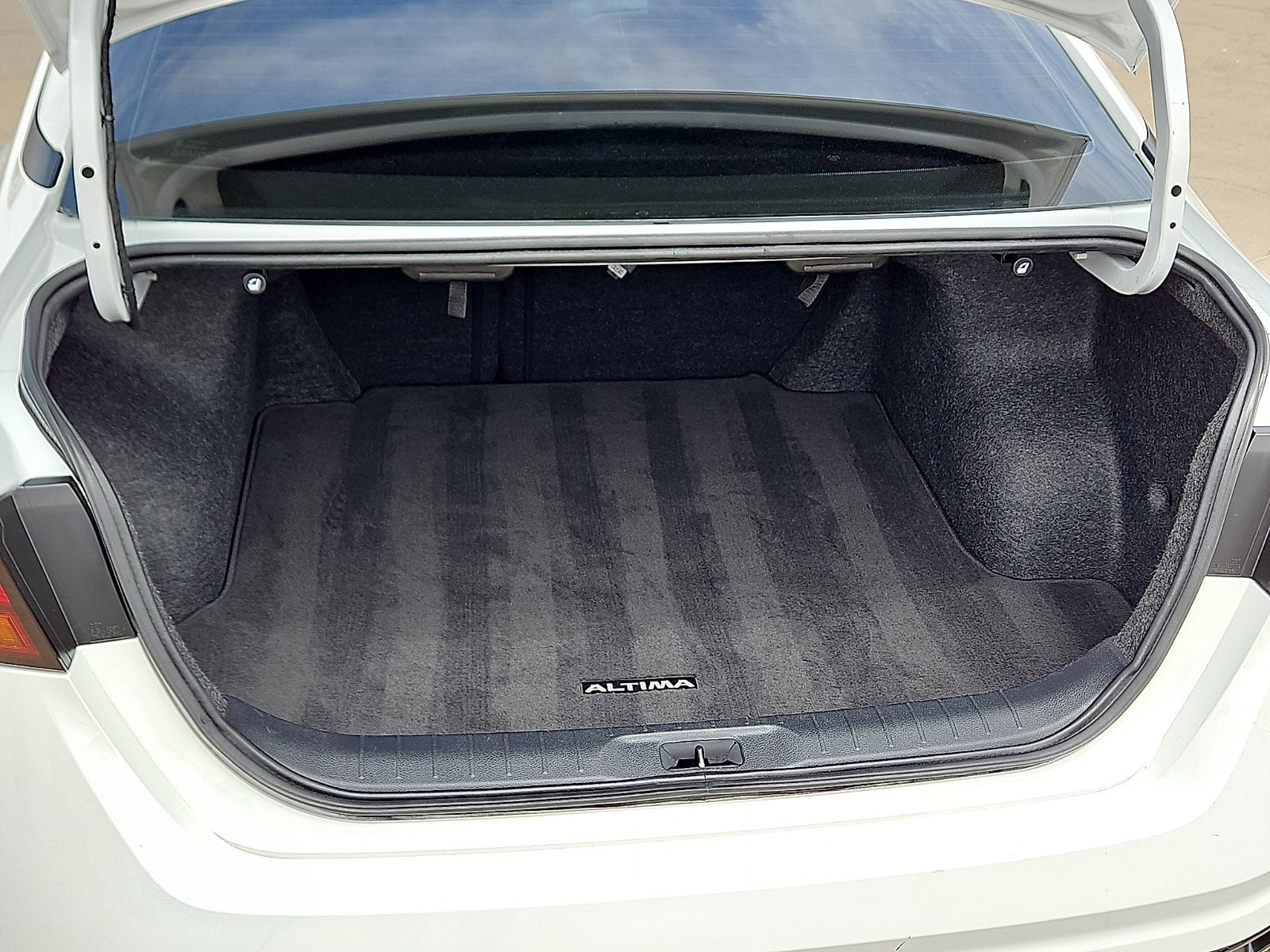 2025 Nissan Altima SV - Photo 6