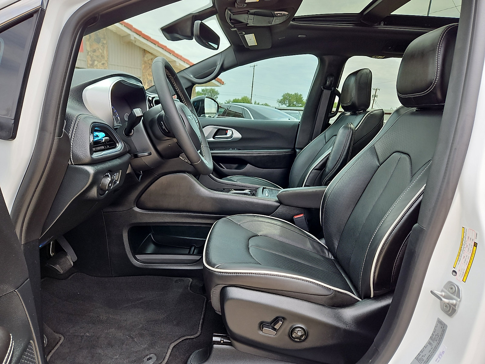 2026 Chrysler Pacifica Limited - Photo 11