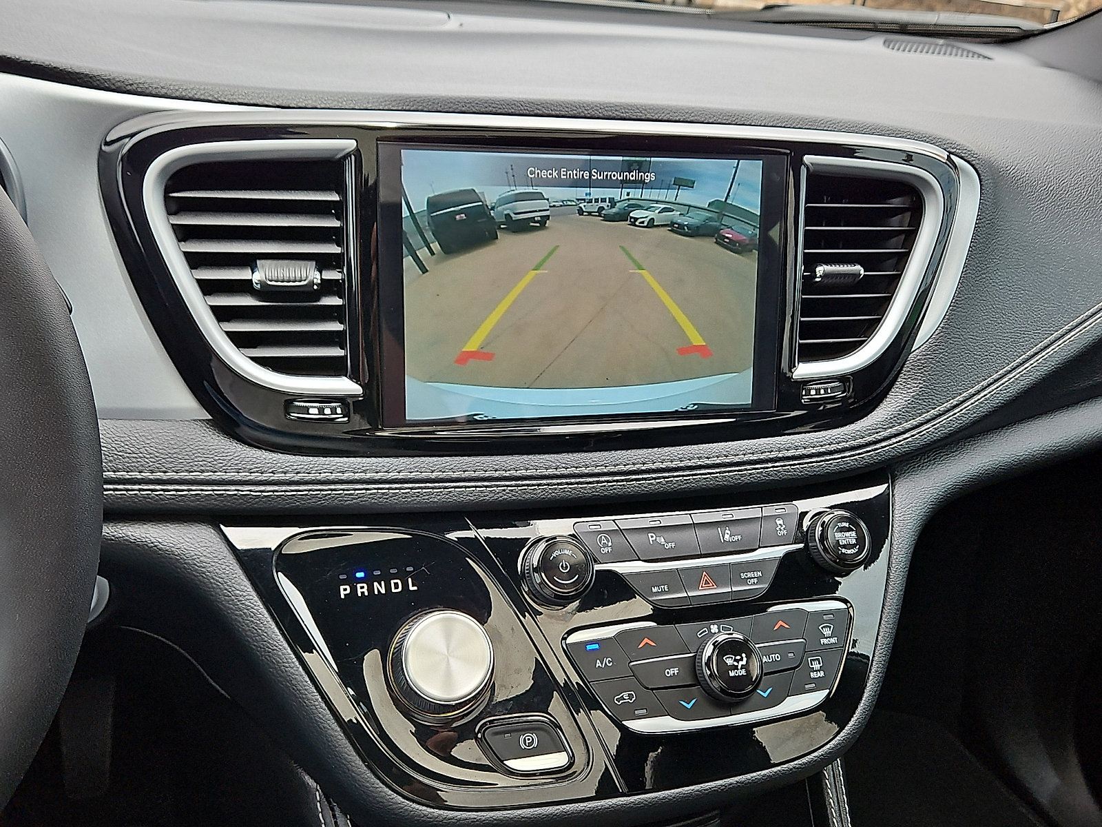 2026 Chrysler Pacifica Limited - Photo 16