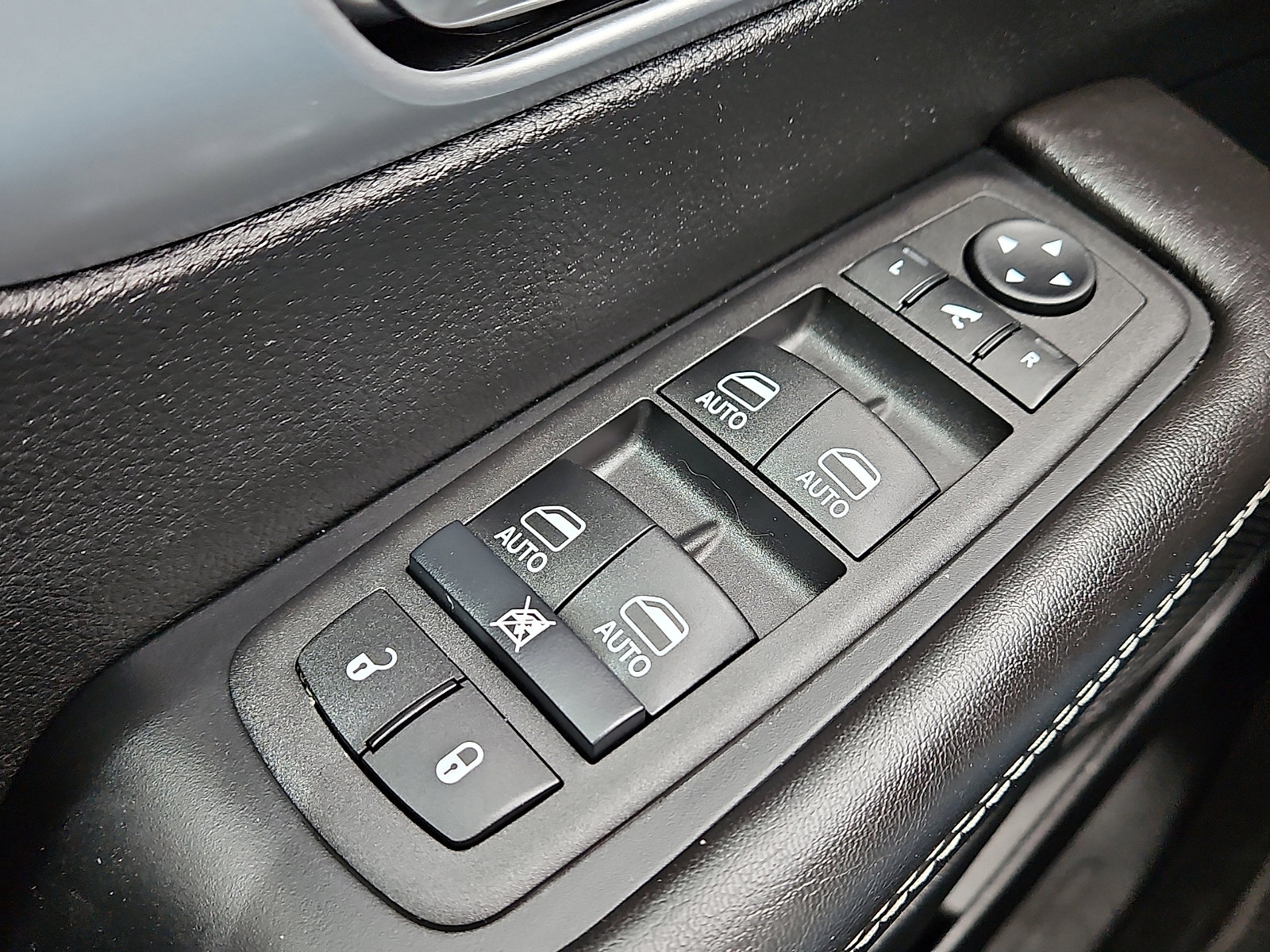 2026 Chrysler Pacifica Limited - Photo 15