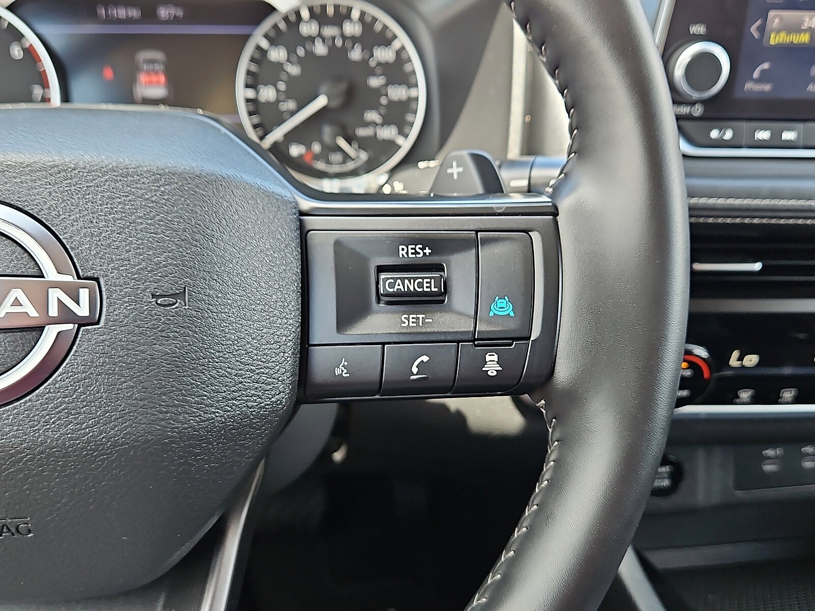 2025 Nissan Rogue SV - Photo 17
