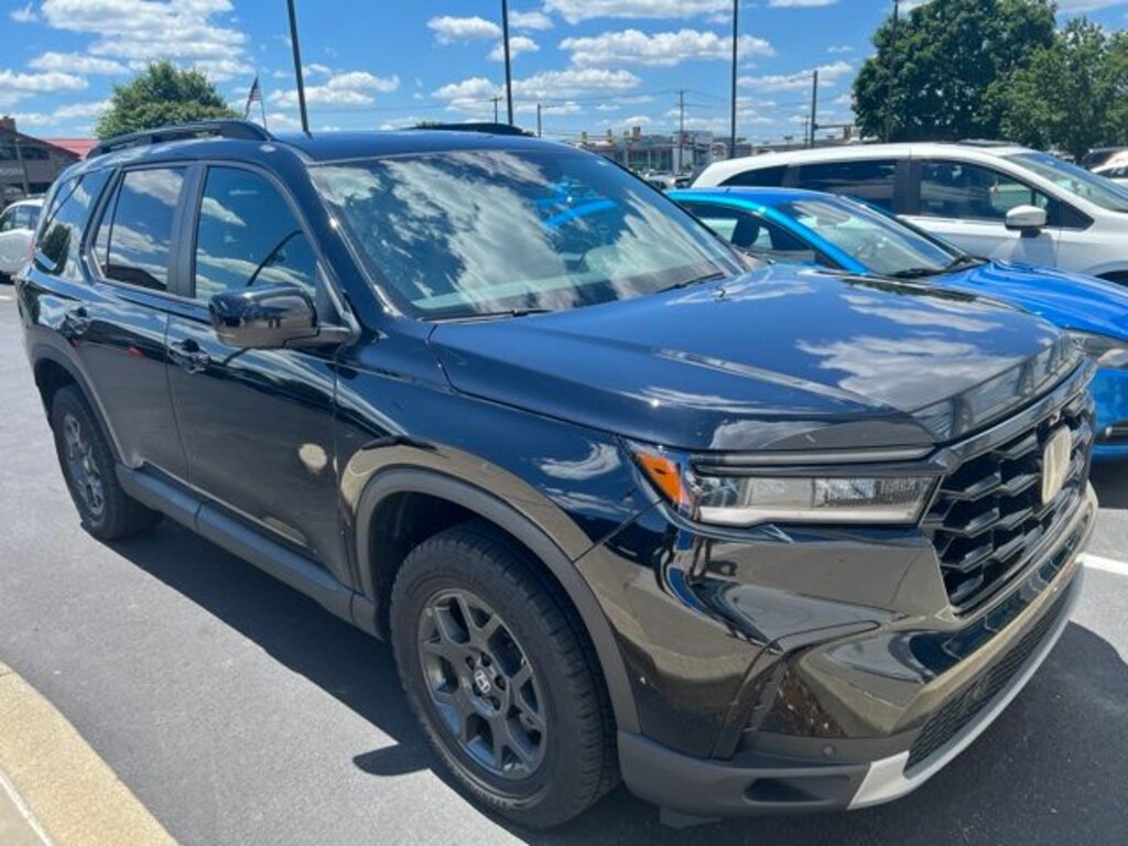 Certified 2025 Honda Pilot TrailSport SUV