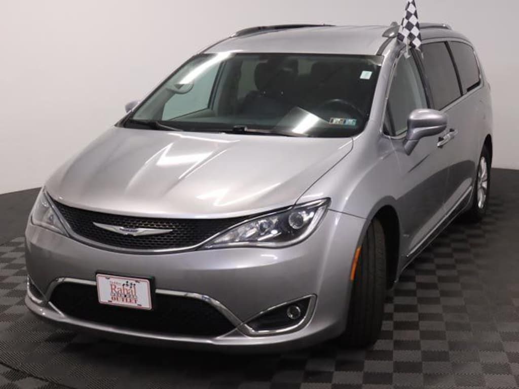 Used 2019 Chrysler Pacifica Touring L Van Passenger Van