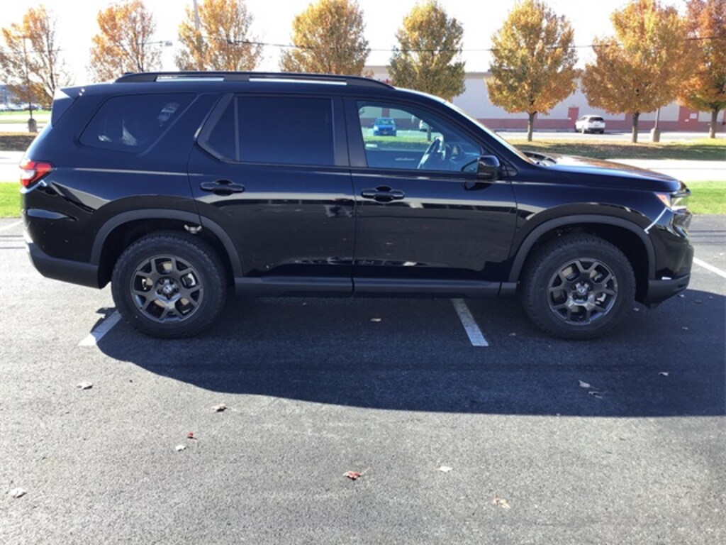 New 2025 Honda Pilot TrailSport SUV