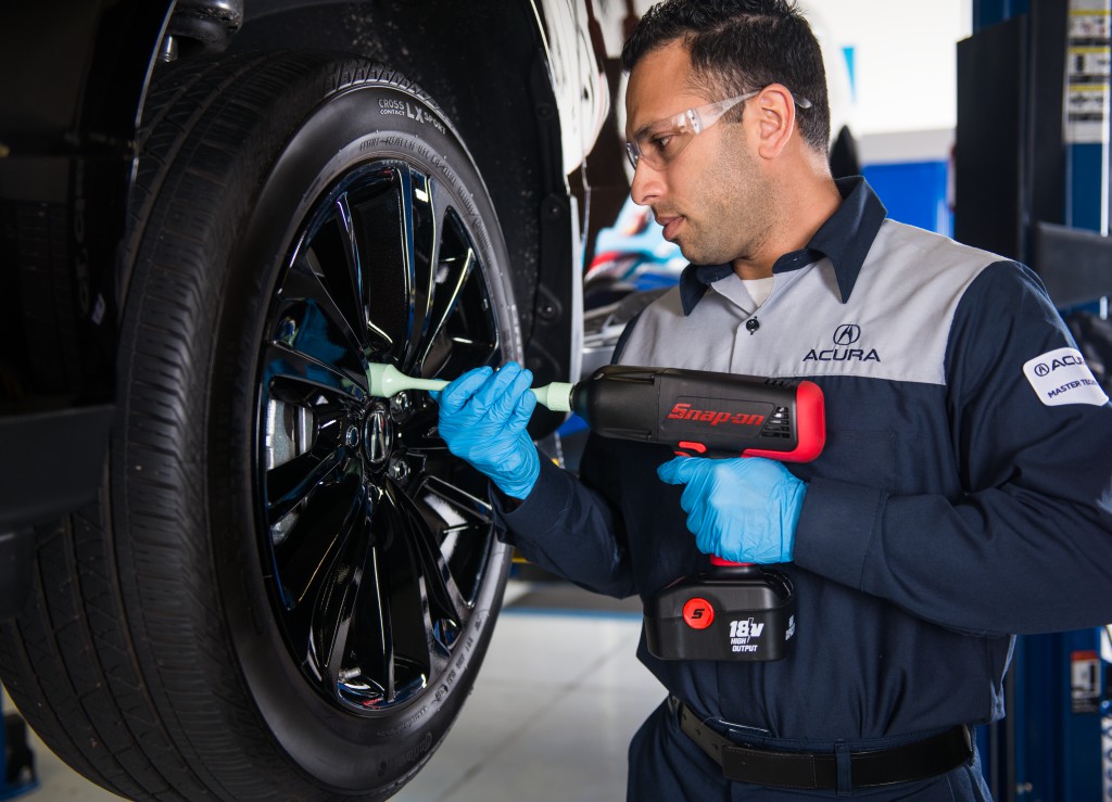 How to check your tires' health at Bobby Rahal Acura of Mechanicsburg | Acura service technician taking wheel off vehicle to change tire