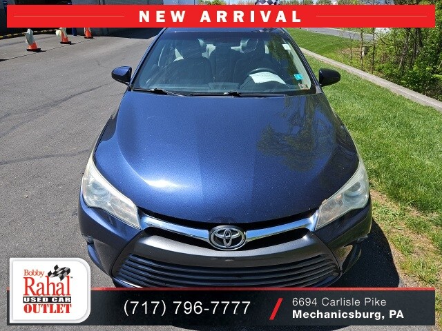 2015 Toyota Camry LE photo 2