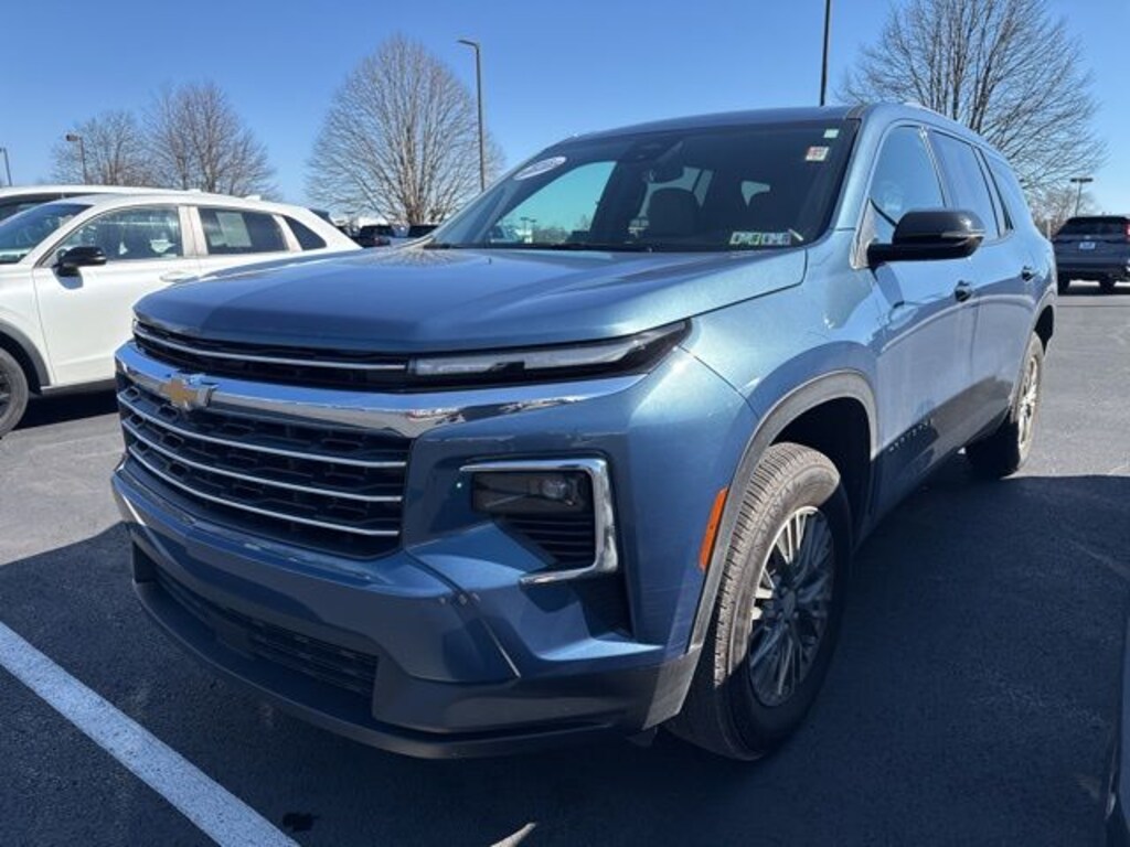 Used 2025 Chevrolet Traverse LT SUV
