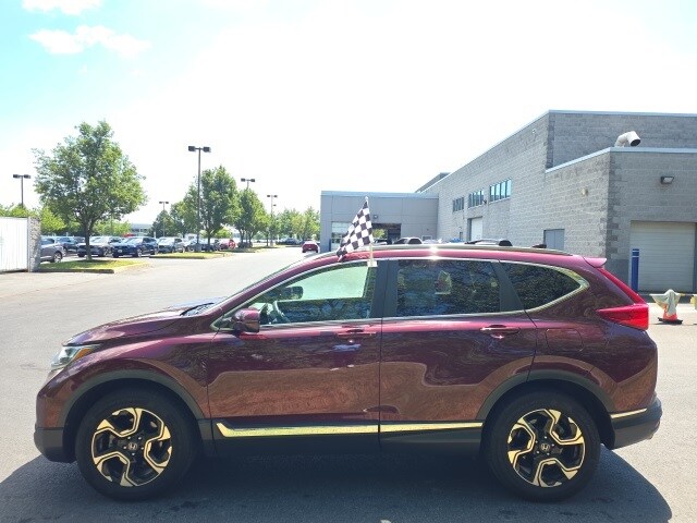 2017 Honda CR-V Touring photo 3