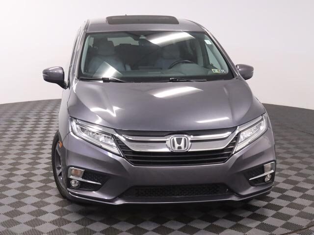 2018 Honda Odyssey Touring photo 2