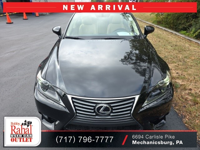 2016 Lexus IS 300 photo 2