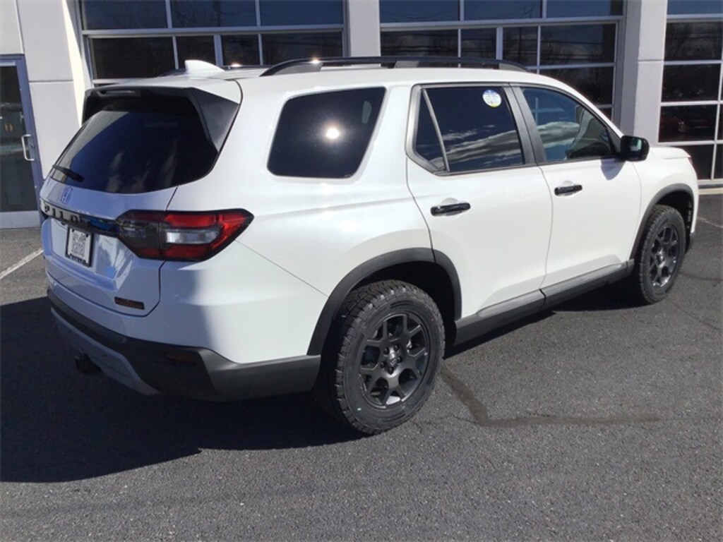 New 2025 Honda Pilot TrailSport SUV