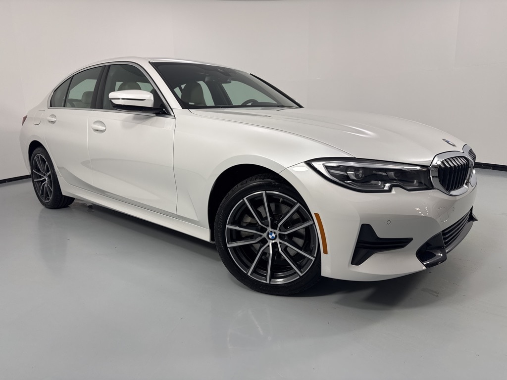 2022 BMW 3 Series 330i's photo
