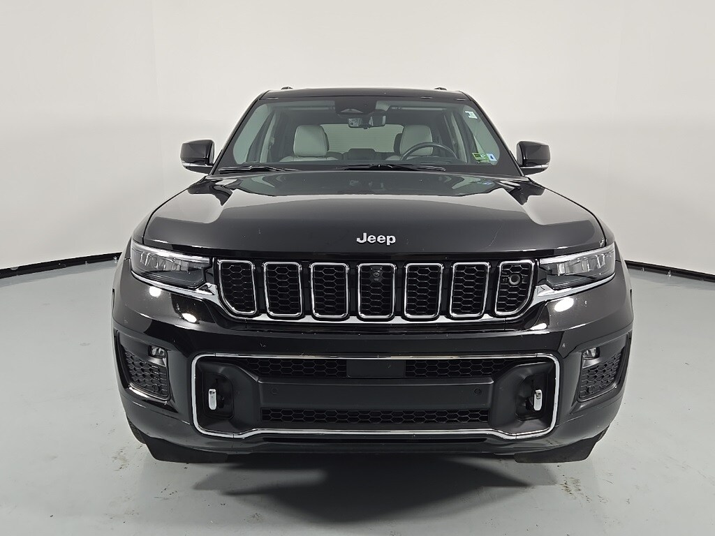 2023 Jeep Grand Cherokee Overland photo 2