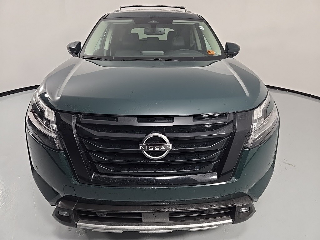 2022 Nissan Pathfinder SL photo 2