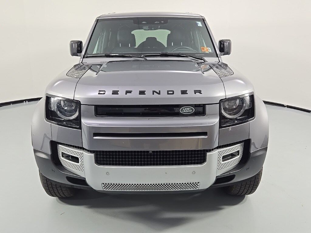2024 Land Rover Defender 110 S photo 2