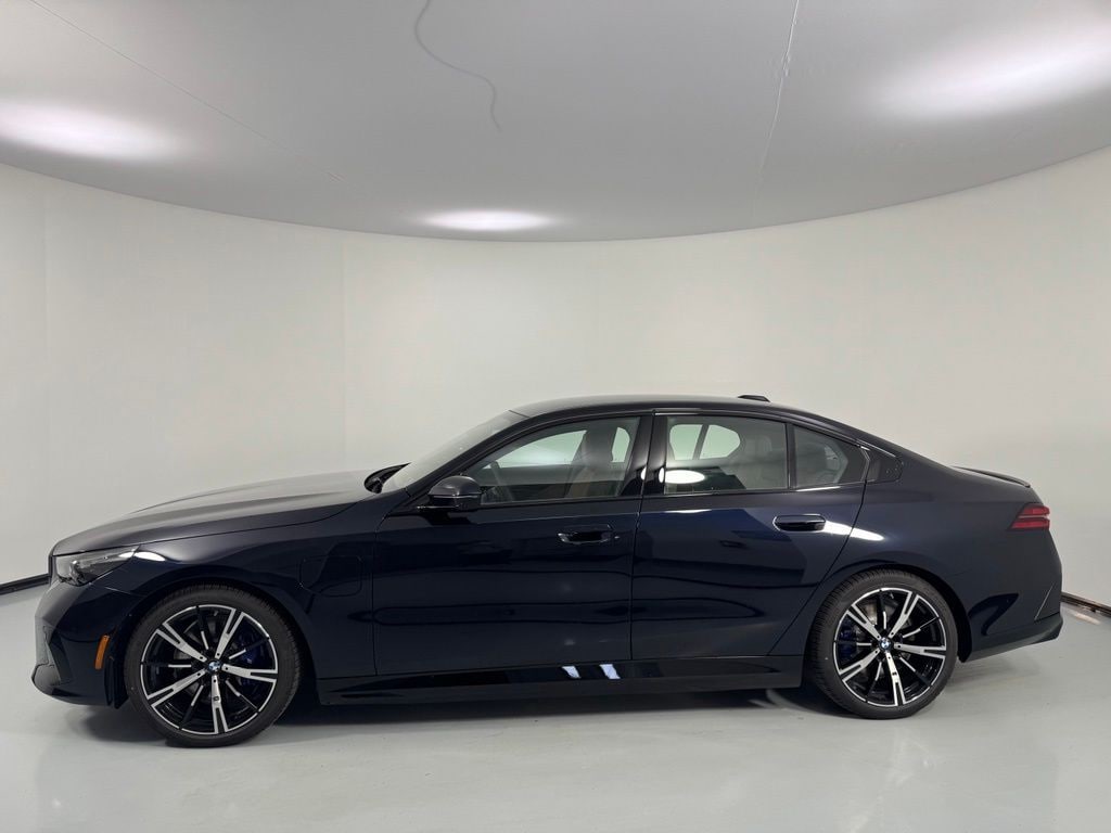New 2027 BMW 550e xDrive Sedan