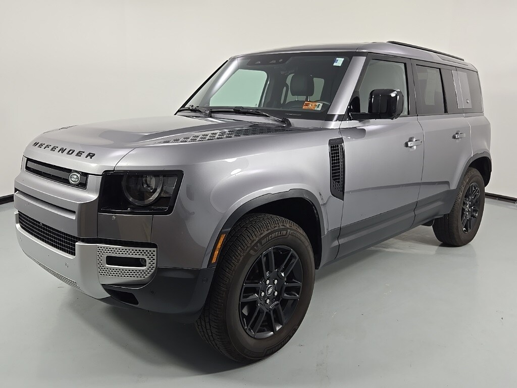 2024 Land Rover Defender 110 S photo 3