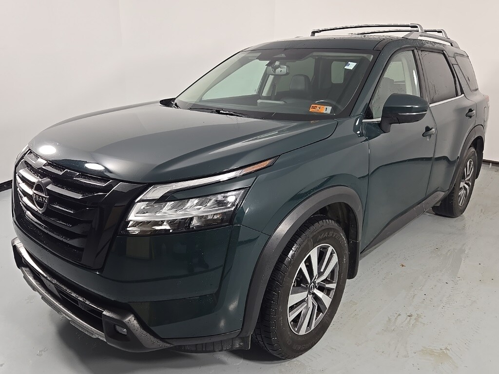 2022 Nissan Pathfinder SL photo 3