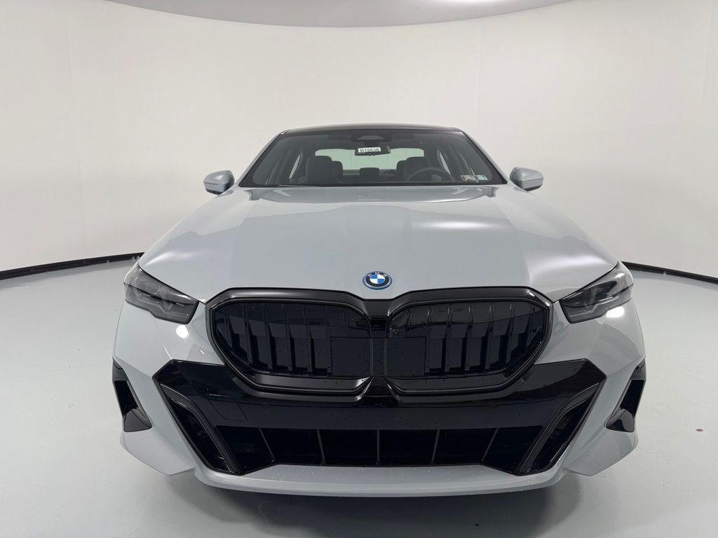 New 2027 BMW 550e xDrive Sedan