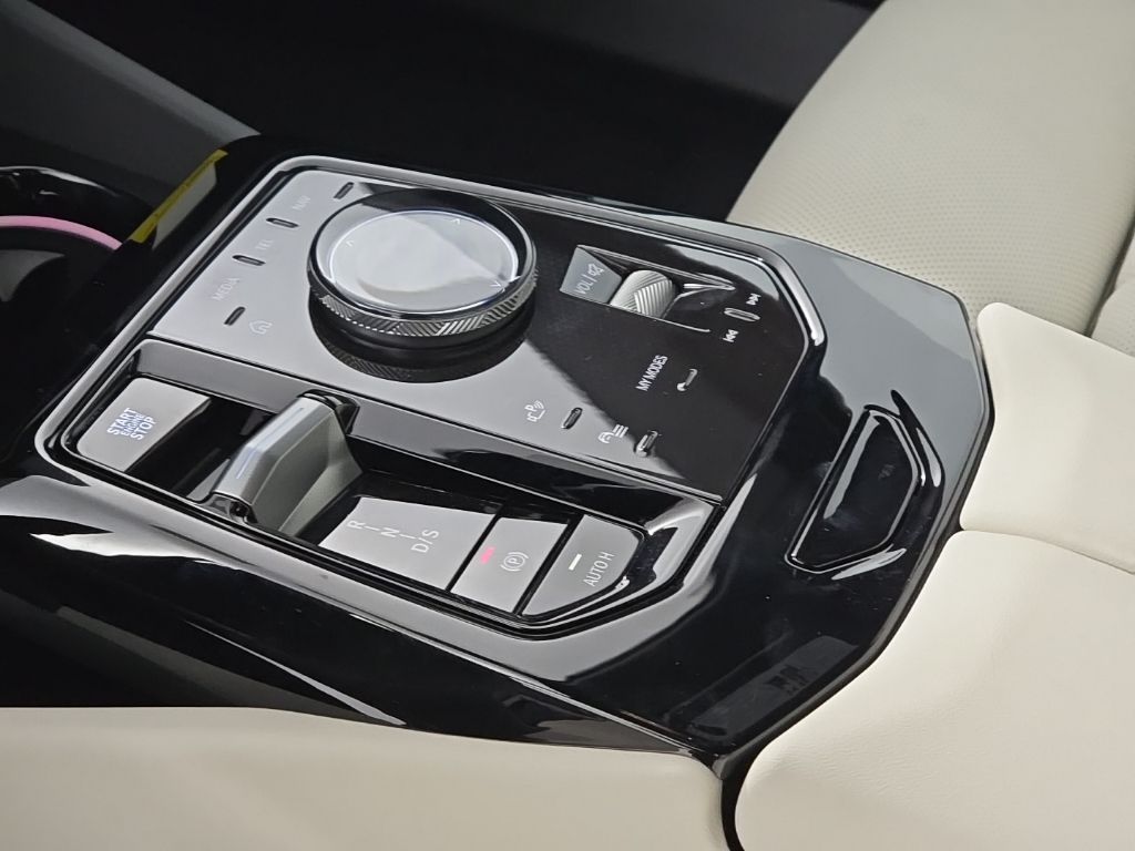 2026 BMW 5 Series 530i - Photo 22
