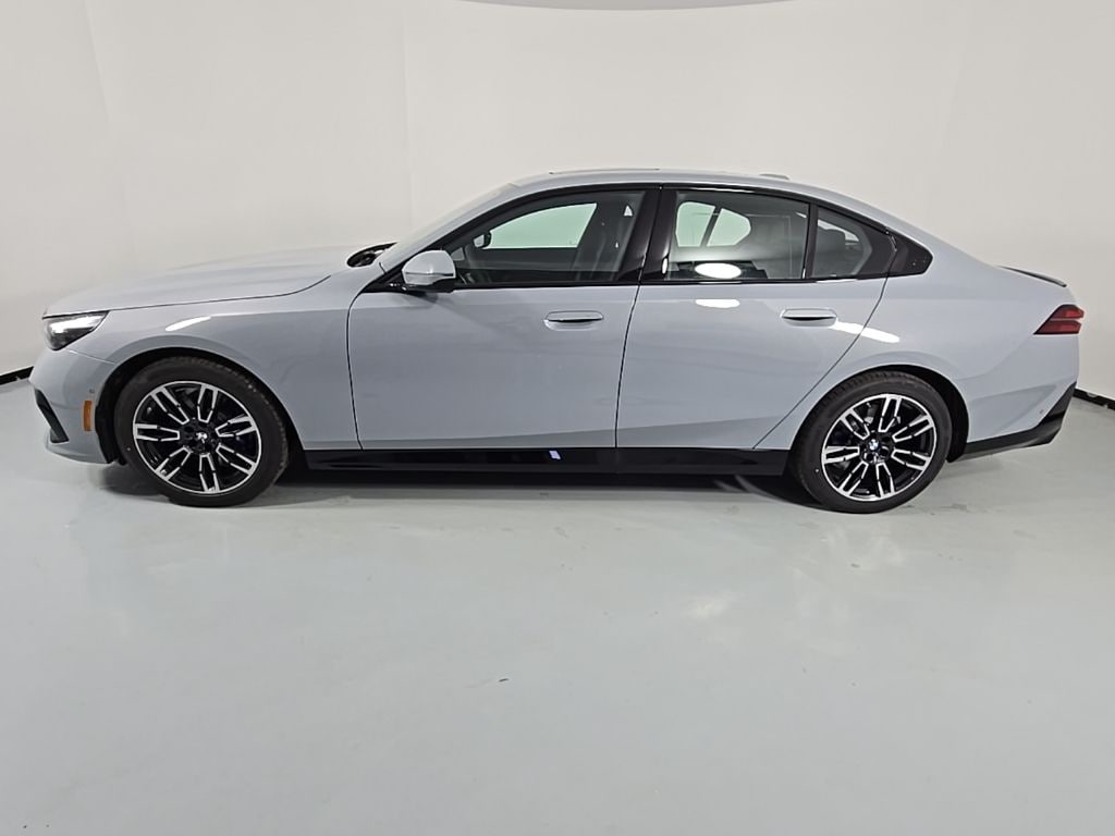 New 2026 BMW 530i xDrive Sedan