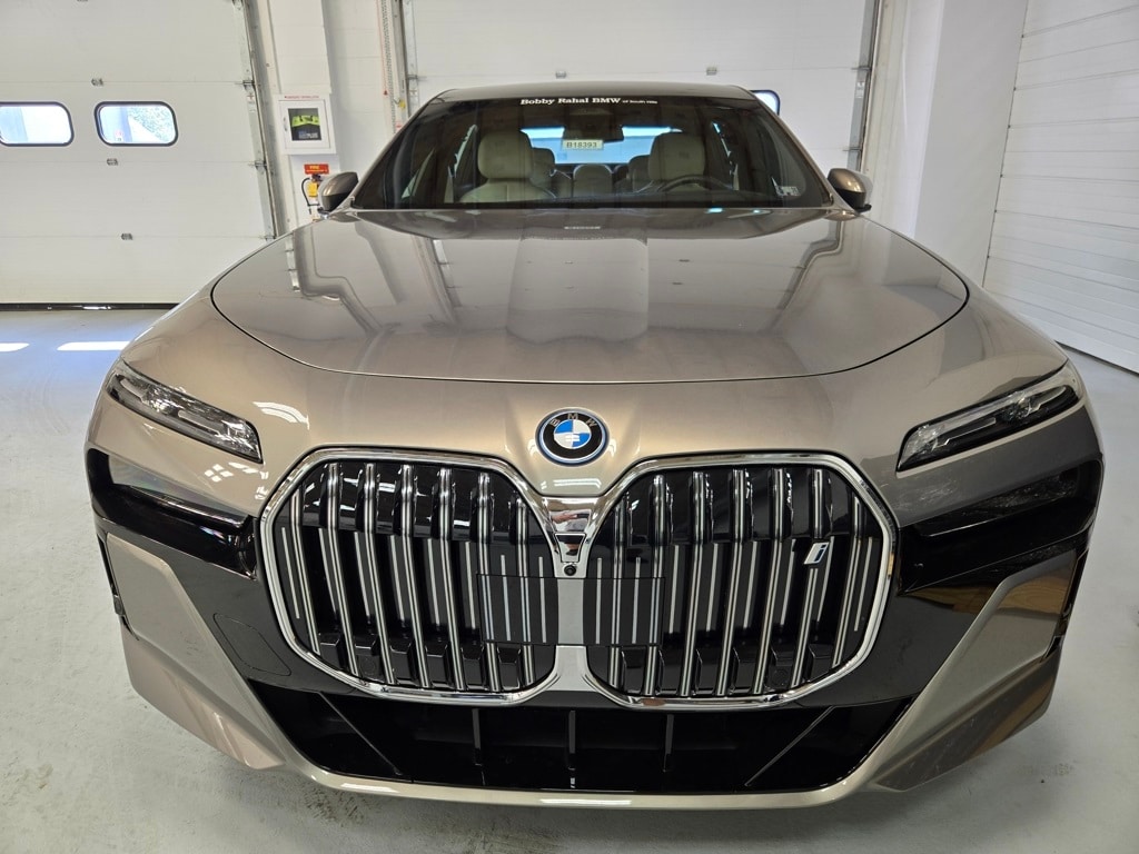 Used 2025 BMW i7 xDrive60 with VIN WBY53EJ04SCV04172 for sale in Canonsburg, PA