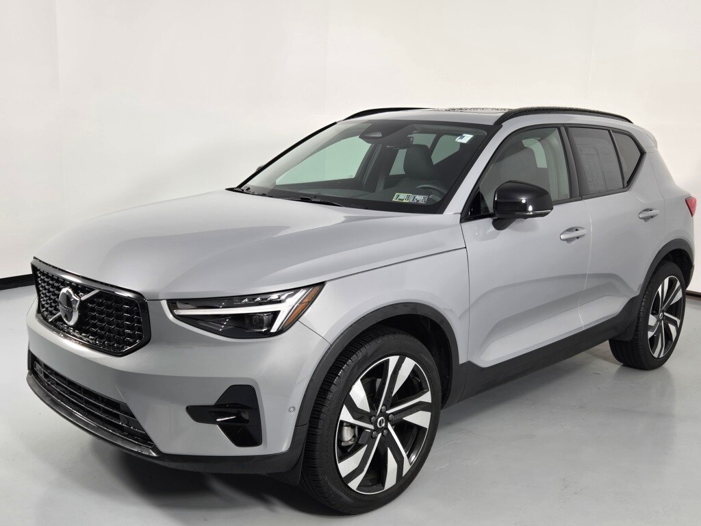 2024 Volvo XC40 Ultimate photo 3