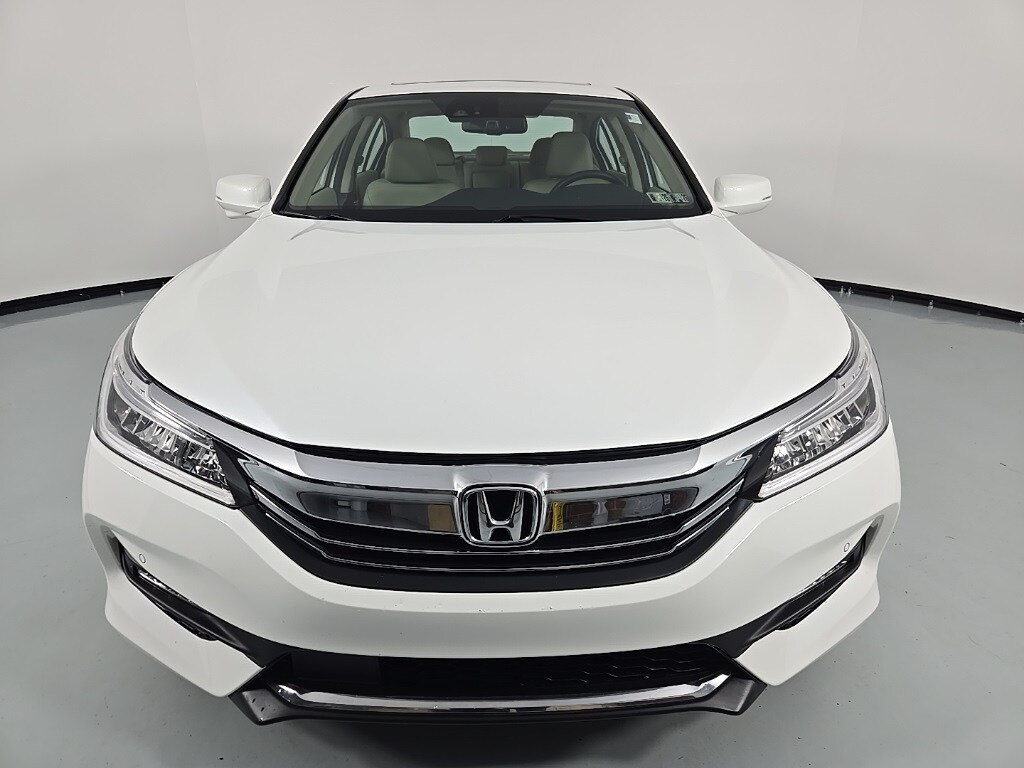2016 Honda Accord Touring photo 2