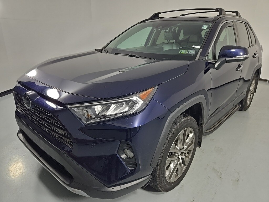 2019 Toyota RAV4 Limited photo 3