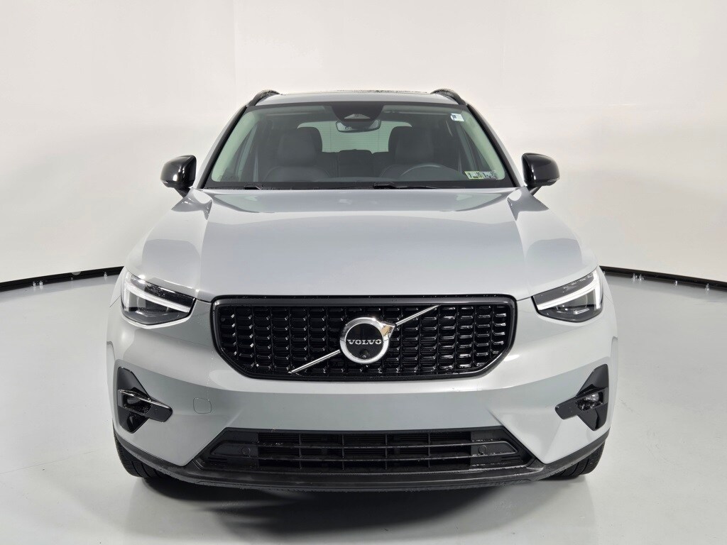 2024 Volvo XC40 Ultimate photo 2