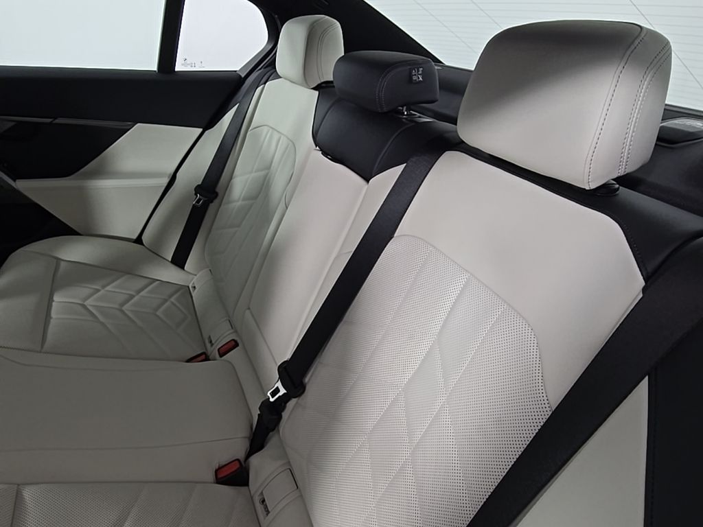 2026 BMW 5 Series 530i - Photo 17