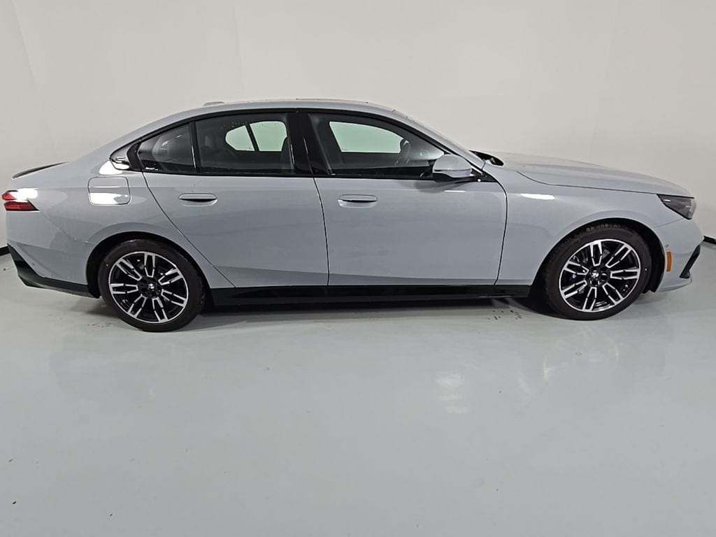 2026 BMW 5 Series 530i - Photo 6