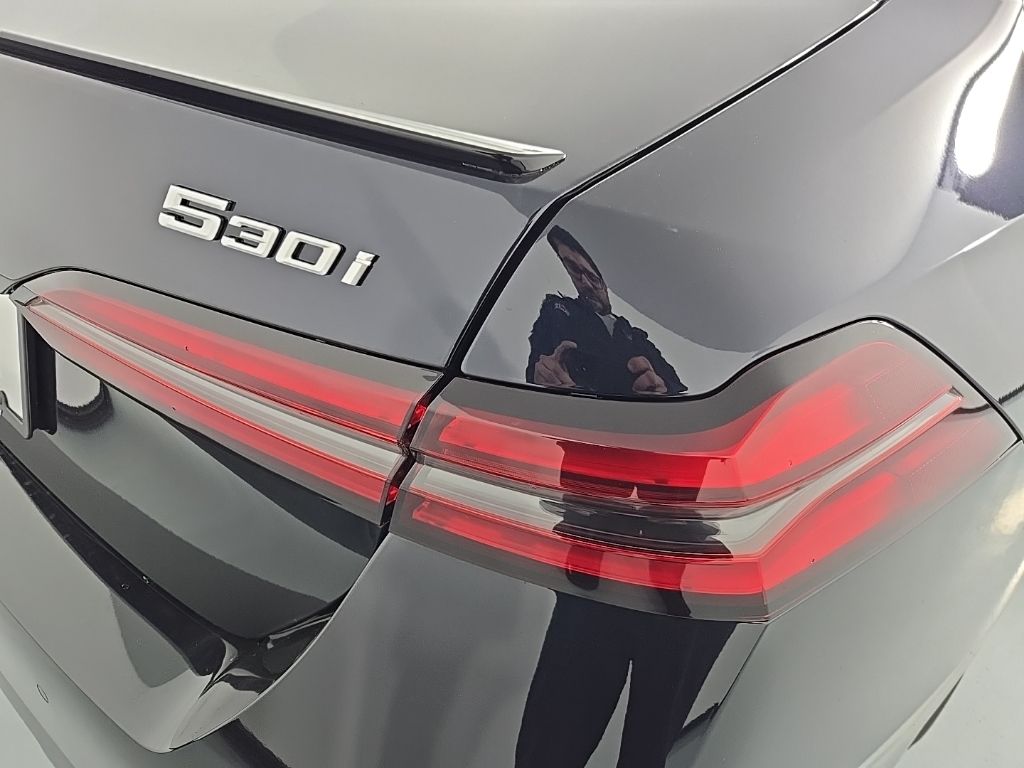2026 BMW 5 Series 530i - Photo 9