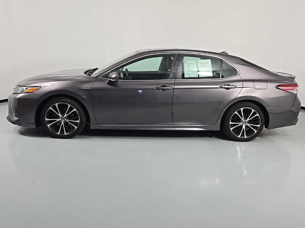 2019 Toyota Camry Hybrid SE photo 2