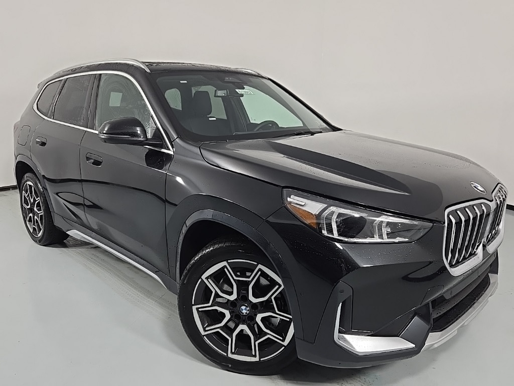 2026 BMW X1 28i's photo