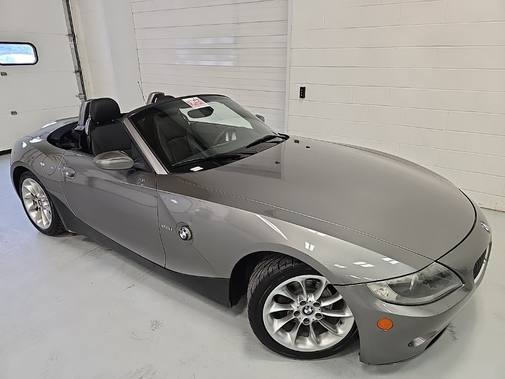 Used 2005 BMW Z4 2.5 with VIN 4USBT33565LS57219 for sale in Canonsburg, PA