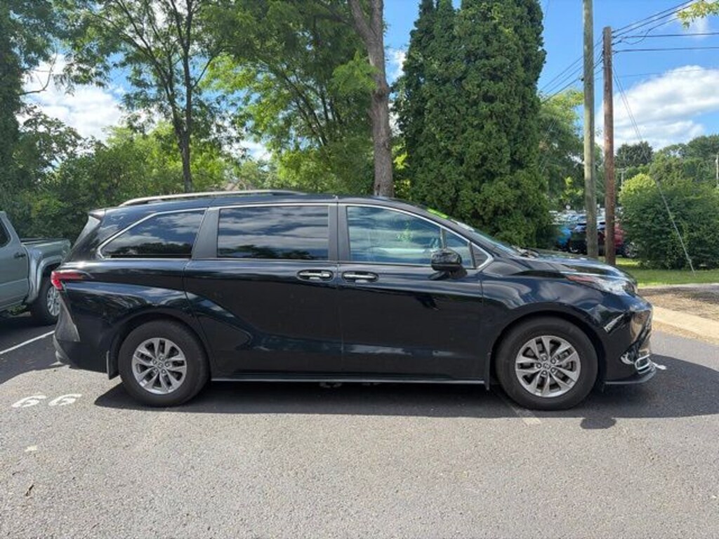 Used 2022 Toyota Sienna XLE 7 Passenger Van Passenger Van