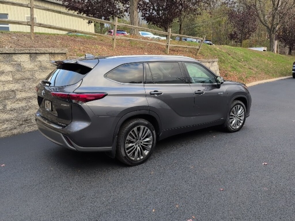 Used 2021 Toyota Highlander Hybrid Platinum SUV