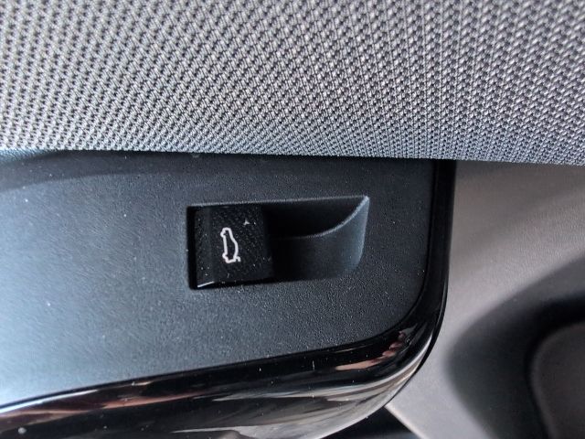 2026 BMW X3 30 - Photo 16