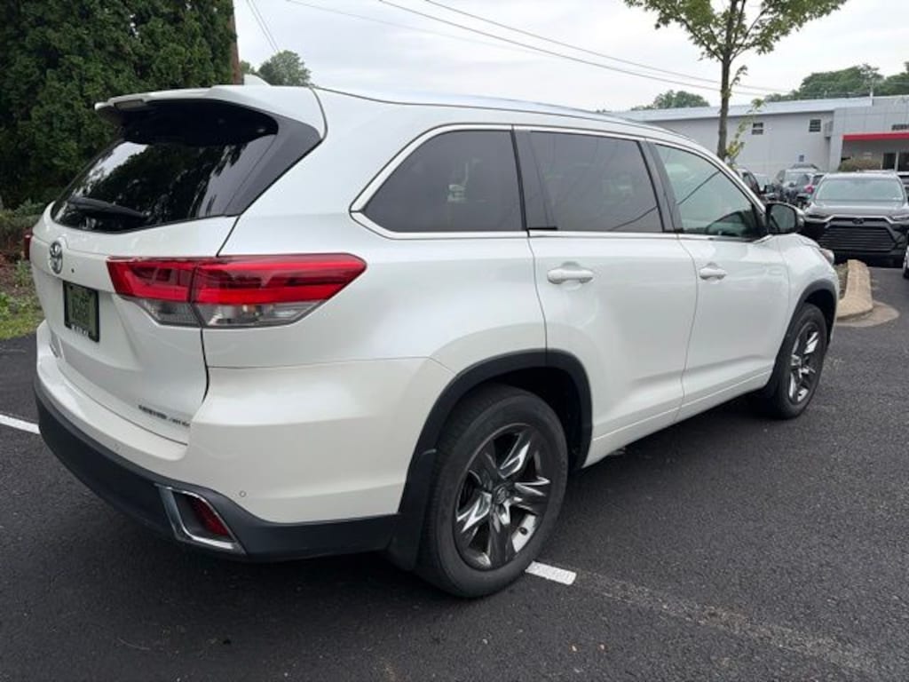 Used 2017 Toyota Highlander Limited Platinum V6 SUV