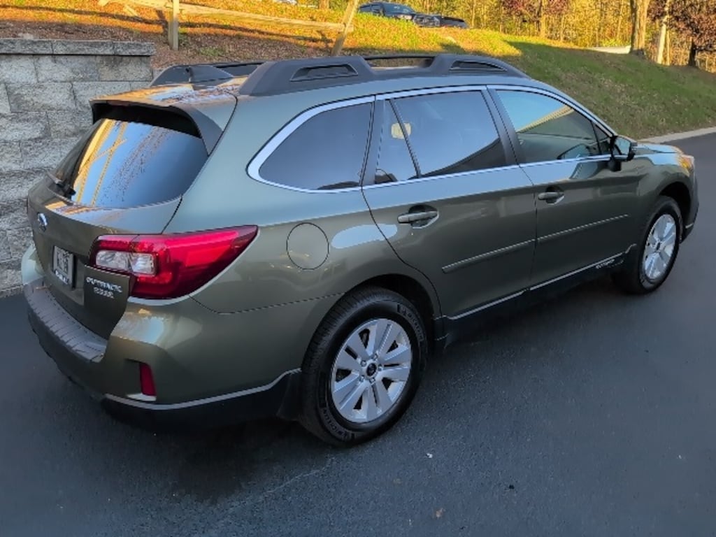 Used 2017 Subaru Outback 2.5i Premium with SUV