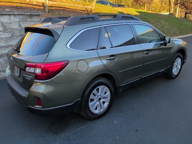 2017 Subaru Outback 2.5i Premium photo 3