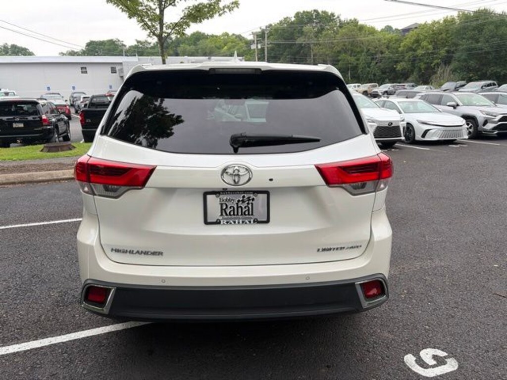 Used 2017 Toyota Highlander Limited Platinum V6 SUV
