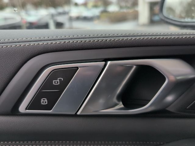 2026 BMW X5 50e - Photo 14