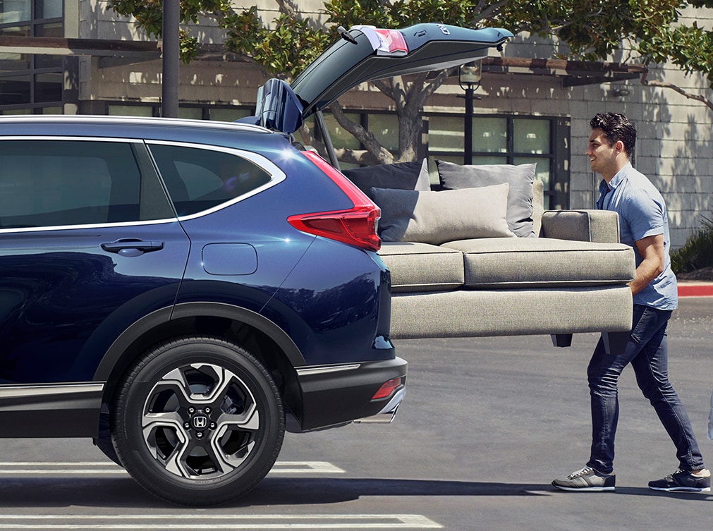 CRV17-043-2.jpg Couch being loaded into the trunk of a CR-V