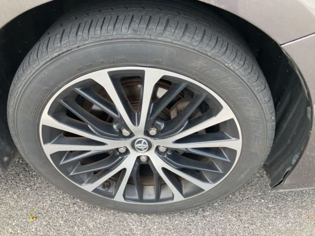 Used 2018 Toyota Camry SE Sedan